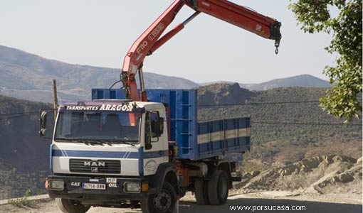 Camion grua Servicios y materiales de construccion Aremacotrans Casa Hogar